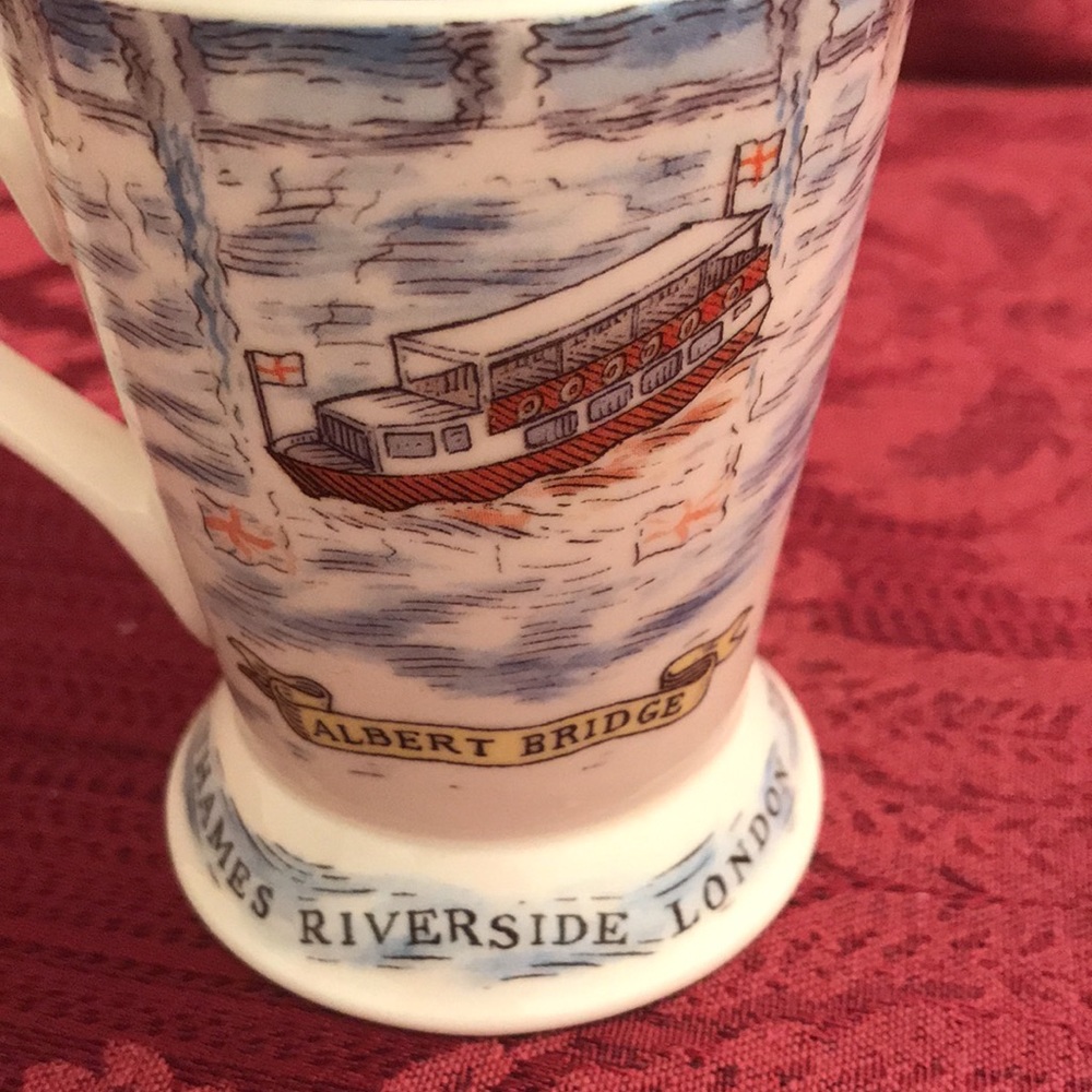 The Tower and Albert Bridges Single Teapot and Cup - Picture 7 of 12